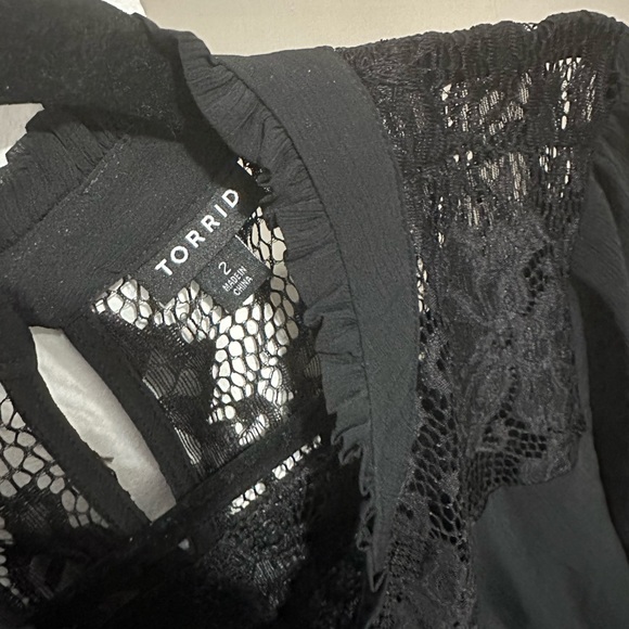 Torrid - Size 2 (18/20) - Black Long Sleeve Top - Picture 3 of 3